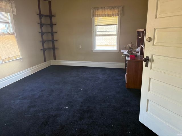 215 S High Street, Hartford City, IN 47348