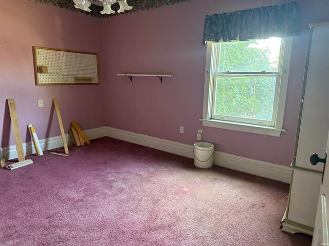 215 S High Street, Hartford City, IN 47348