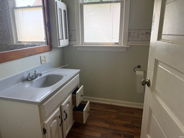 215 S High Street, Hartford City, IN 47348