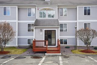 330 Sunderland Rd 69, Worcester, MA 01604