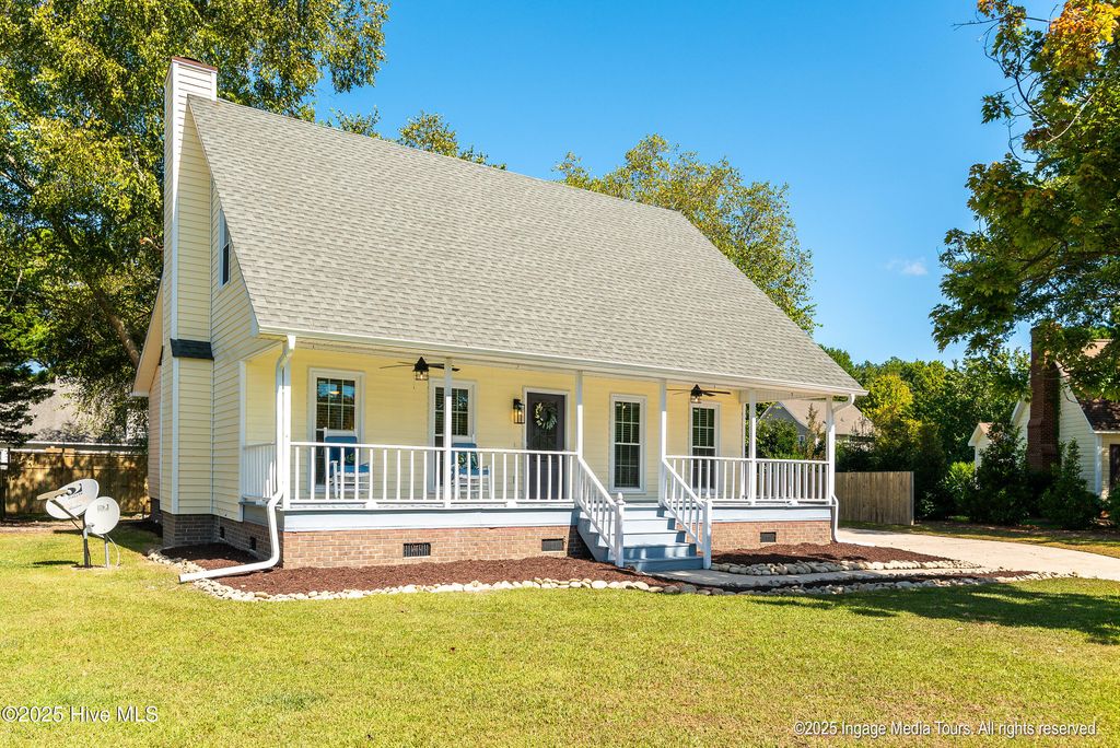 207 Oak Branches Close, Winterville, NC 28590