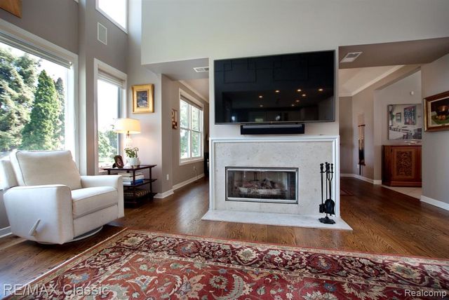 826 Wolverine Drive, Wolverine Lake, MI 48390