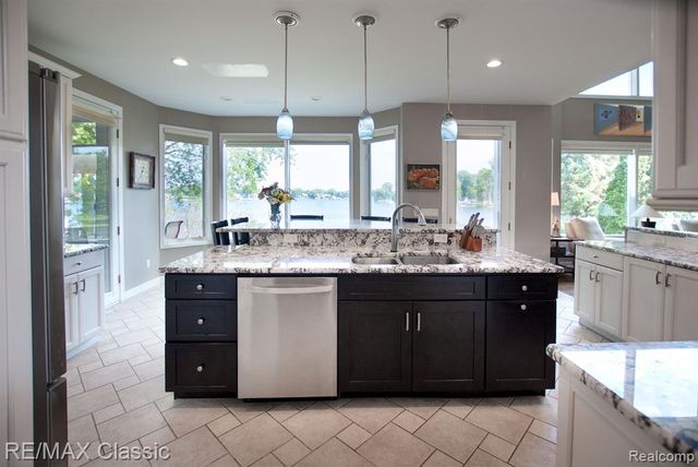 826 Wolverine Drive, Wolverine Lake, MI 48390