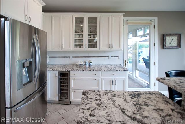 826 Wolverine Drive, Wolverine Lake, MI 48390