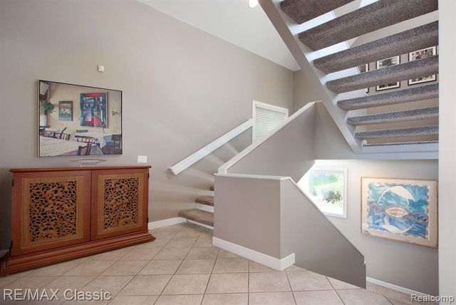 826 Wolverine Drive, Wolverine Lake, MI 48390