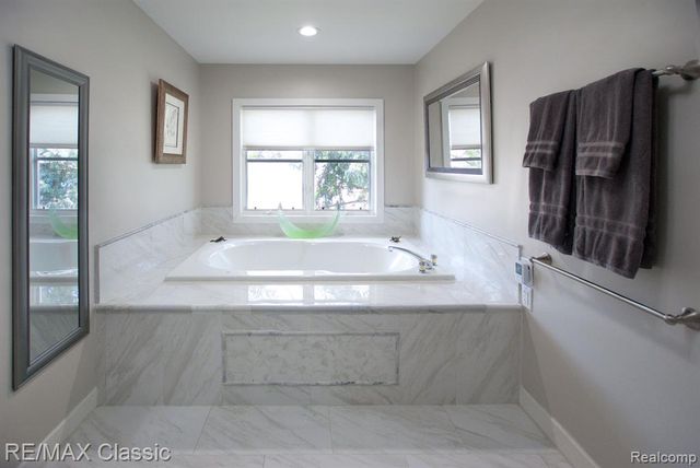 826 Wolverine Drive, Wolverine Lake, MI 48390
