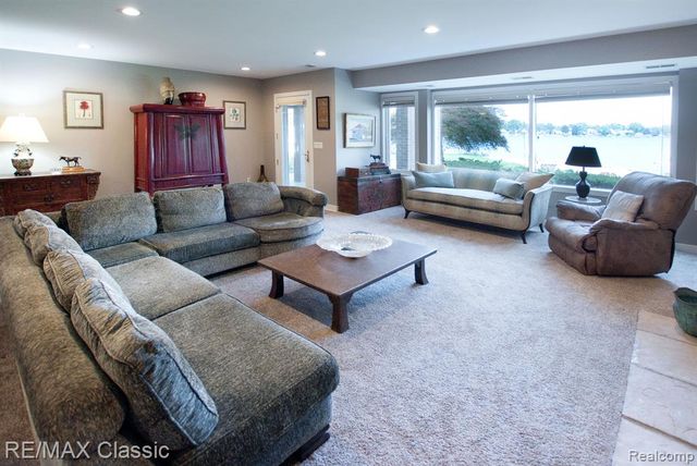 826 Wolverine Drive, Wolverine Lake, MI 48390