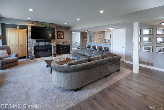 826 Wolverine Drive, Wolverine Lake, MI 48390