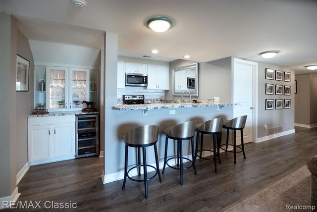 826 Wolverine Drive, Wolverine Lake, MI 48390