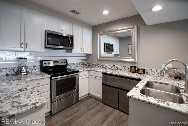 826 Wolverine Drive, Wolverine Lake, MI 48390