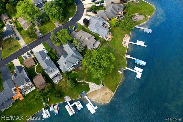 826 Wolverine Drive, Wolverine Lake, MI 48390