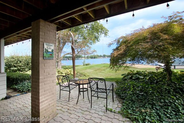 826 Wolverine Drive, Wolverine Lake, MI 48390