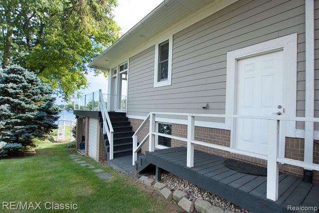 826 Wolverine Drive, Wolverine Lake, MI 48390