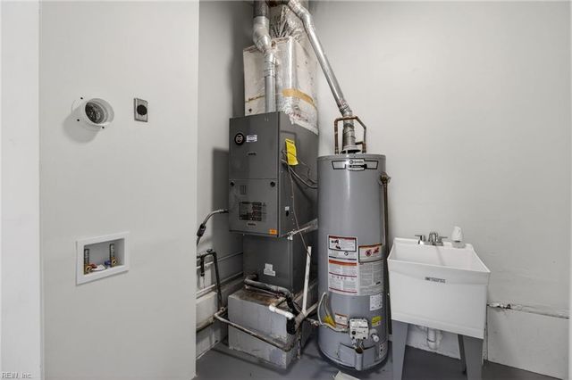 1009 Liston LN, Portsmouth, VA 23701