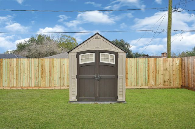 1209 E Lambuth Lane, Deer Park, TX 77536