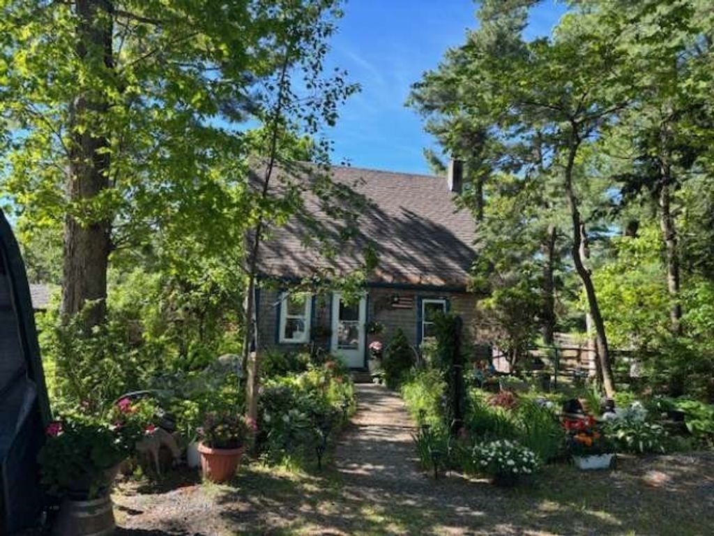 19 King St, Norfolk, MA 02762