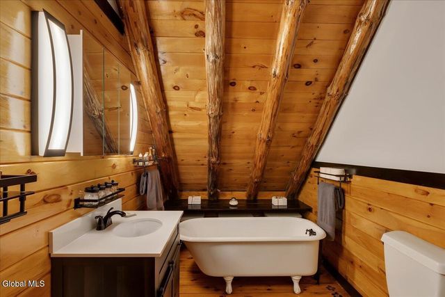 10 Springbrook Road, Brunswick, NY 12180