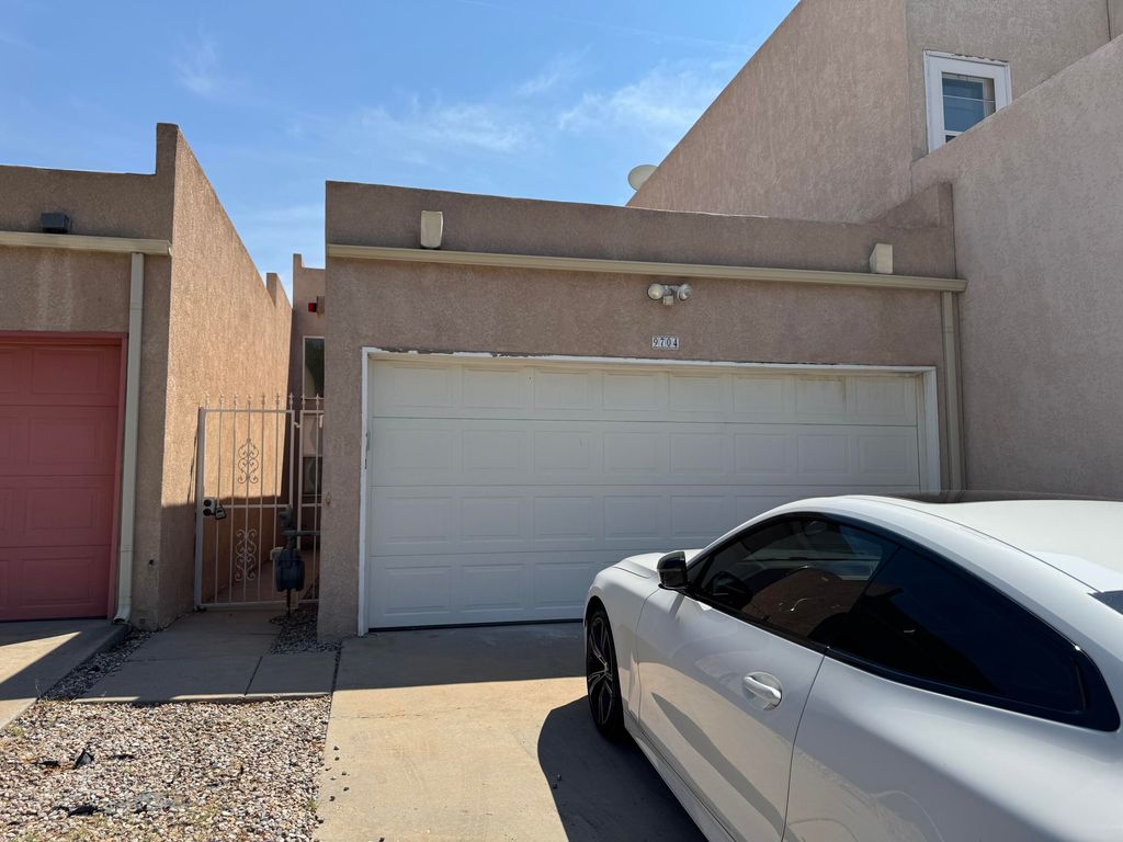 9704 LAGRIMA DE ORO Road NE, Albuquerque, NM 87111