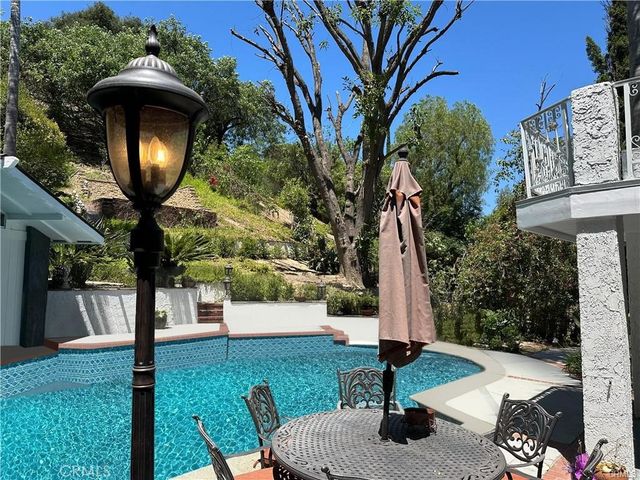 20308 Chapter, Woodland Hills, CA 91364