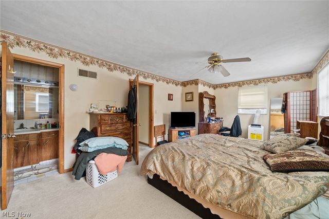 1590 Newcastle Circle, Akron, OH 44313