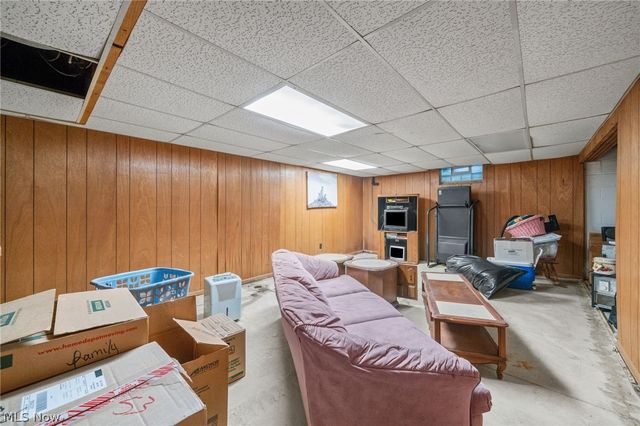 1590 Newcastle Circle, Akron, OH 44313