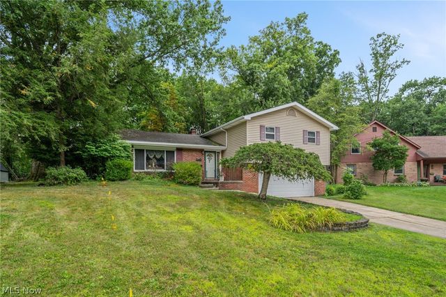 1590 Newcastle Circle, Akron, OH 44313