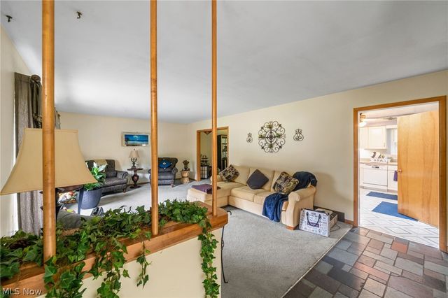 1590 Newcastle Circle, Akron, OH 44313