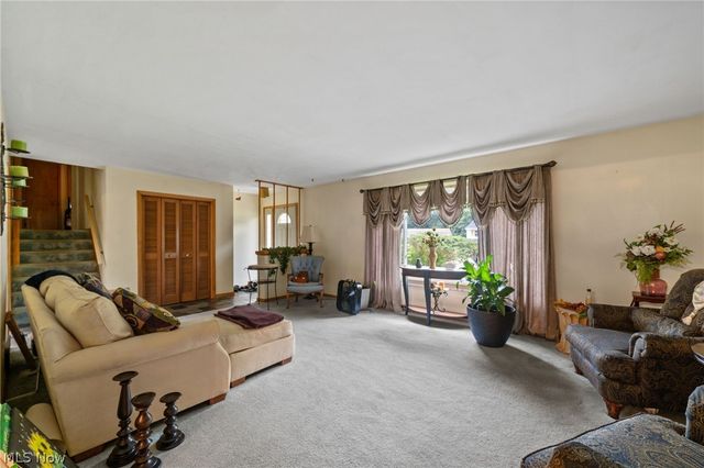 1590 Newcastle Circle, Akron, OH 44313