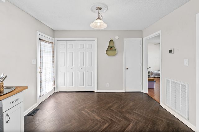 710 Donna Ct, Clarksville, TN 37042