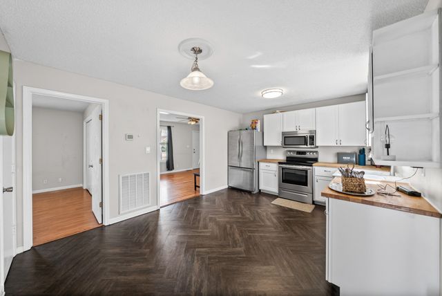 710 Donna Ct, Clarksville, TN 37042