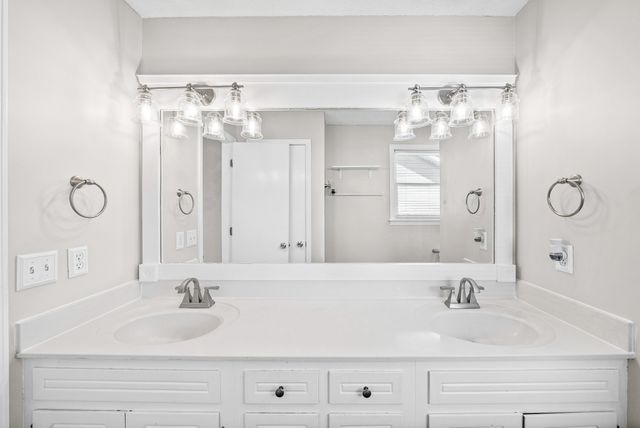 710 Donna Ct, Clarksville, TN 37042