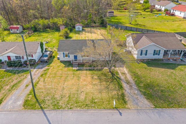 710 Donna Ct, Clarksville, TN 37042