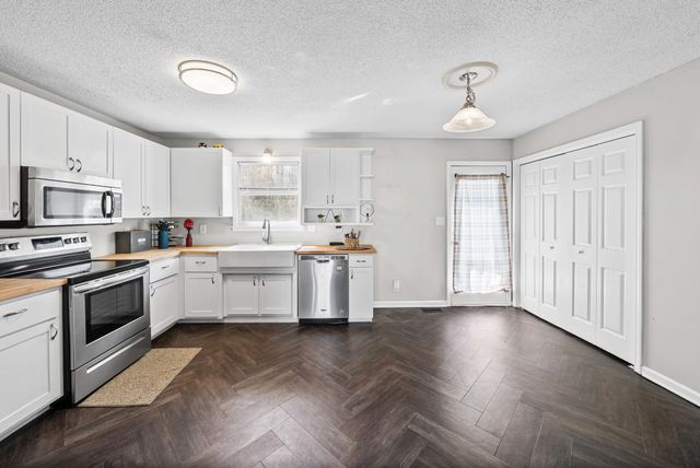 710 Donna Ct, Clarksville, TN 37042