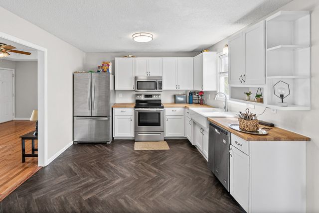 710 Donna Ct, Clarksville, TN 37042