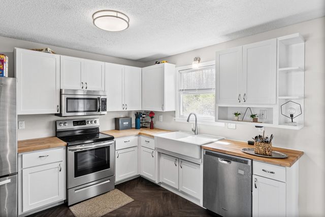 710 Donna Ct, Clarksville, TN 37042