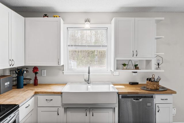 710 Donna Ct, Clarksville, TN 37042