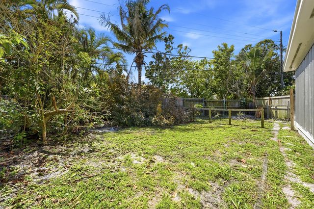 1509 W Road, West Palm Beach, FL 33403