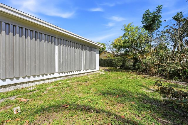 1509 W Road, West Palm Beach, FL 33403