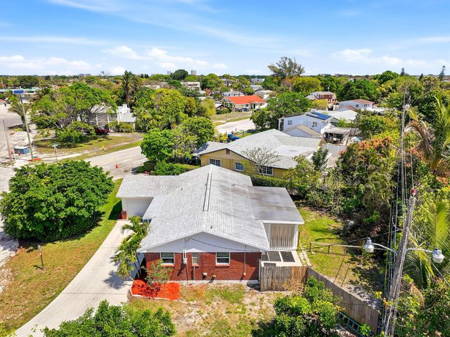 1509 W Road, West Palm Beach, FL 33403