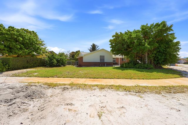 1509 W Road, West Palm Beach, FL 33403