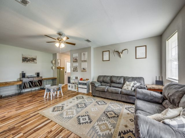 411 W Houston Street, Leonard, TX 75452