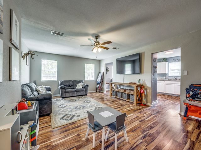 411 W Houston Street, Leonard, TX 75452