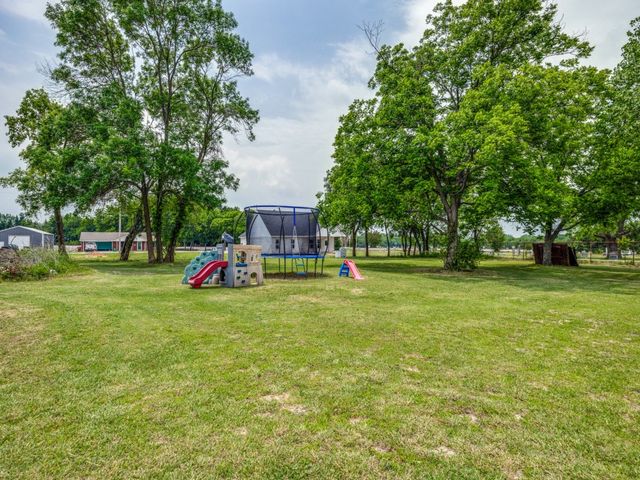 411 W Houston Street, Leonard, TX 75452