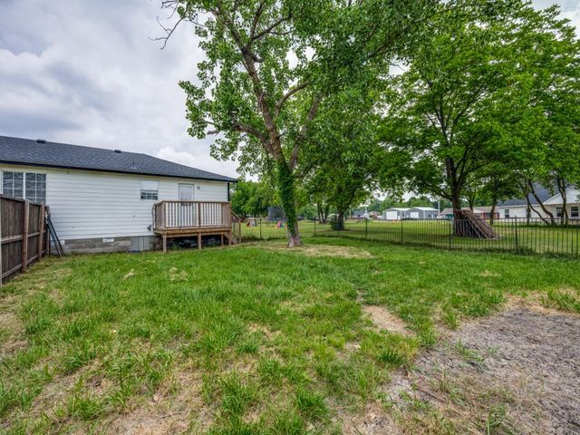 411 W Houston Street, Leonard, TX 75452