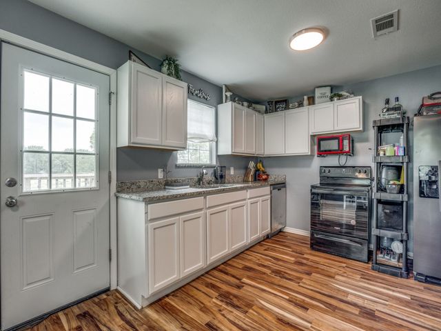 411 W Houston Street, Leonard, TX 75452