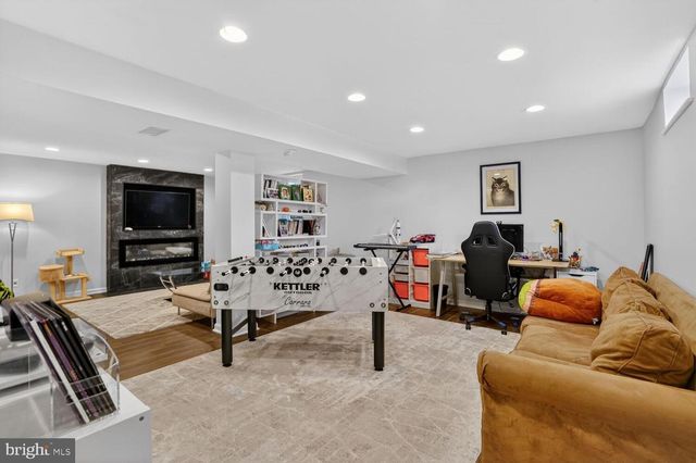 2208 HALTER LN, Reston, VA 20191