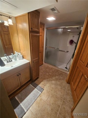 92 Chapel Glen Drive, Hamburg, NY 14075