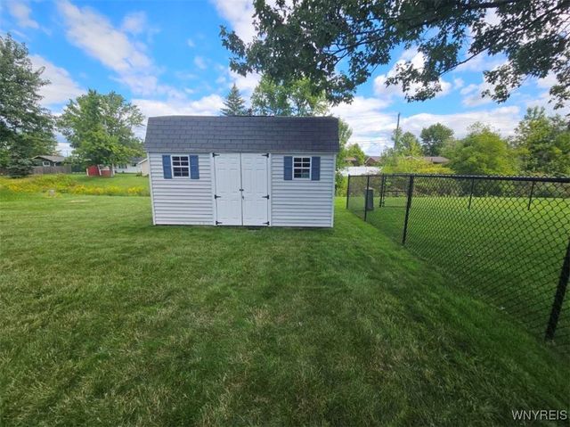 92 Chapel Glen Drive, Hamburg, NY 14075