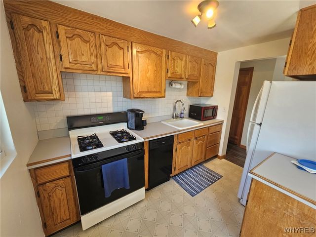 92 Chapel Glen Drive, Hamburg, NY 14075