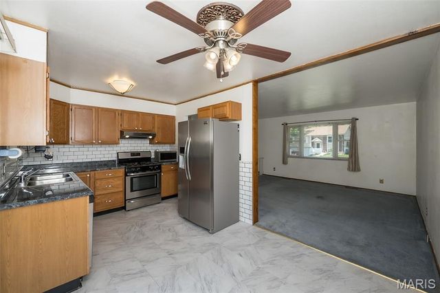 11932 Ameling Road, Maryland Heights, MO 63043